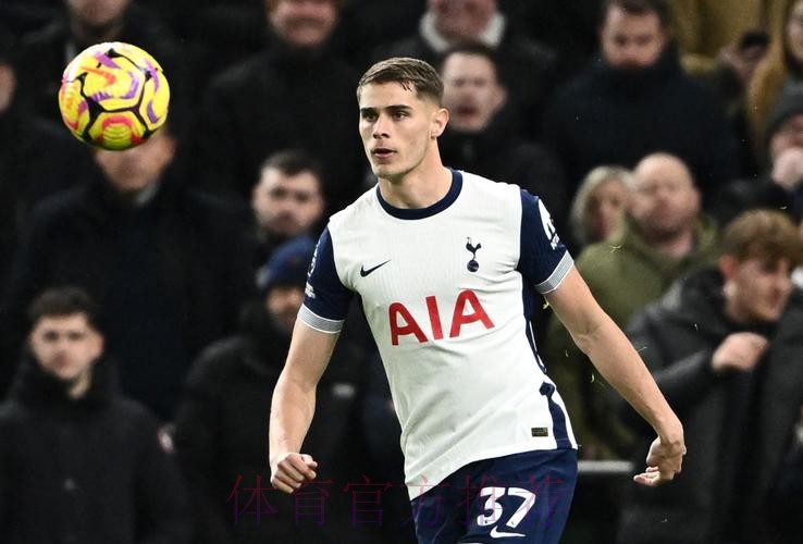 西媒-皇马关注范德文和卢克巴 但球员转会费太贵